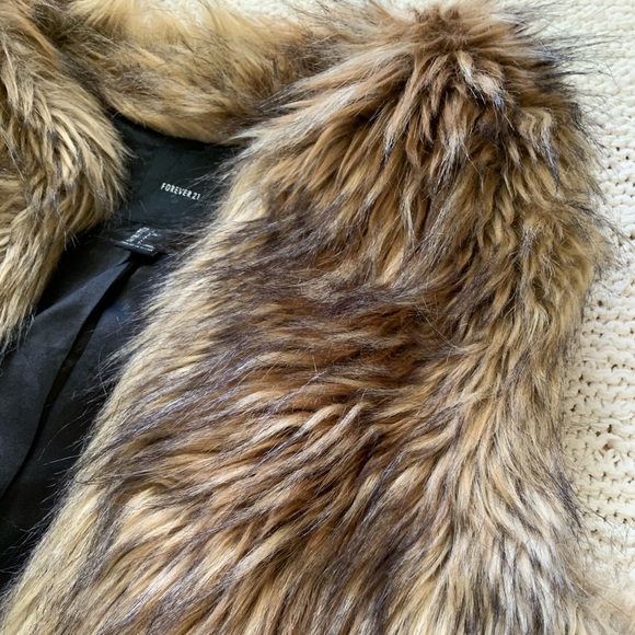 Fur vest Women’s size L - Picture 2 of 6
